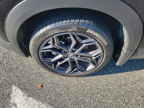 Super Black 2025 Nissan Kicks SR