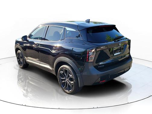 Super Black 2025 Nissan Kicks SR