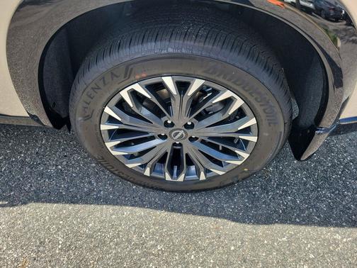 Champagne Silver Metallic/Super Black 2026 Nissan Rogue Platinum