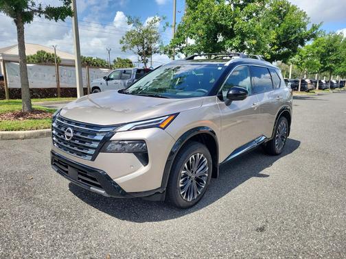 Champagne Silver Metallic/Super Black 2026 Nissan Rogue Platinum