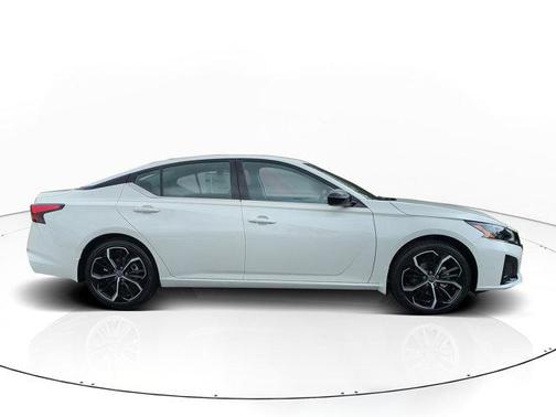 2025 Nissan Altima SR FWD