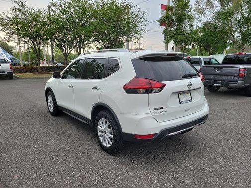 Glacier White 2018 Nissan Rogue SV