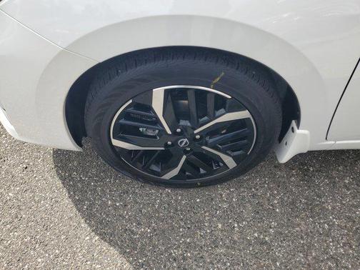 Aspen White Tricoat 2025 Nissan Versa 1.6 S