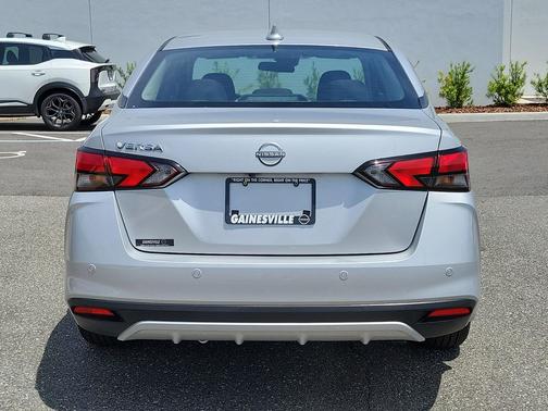 Brilliant Silver Metallic 2025 Nissan Versa 1.6 SV