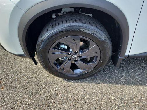 Everest White Pearl Tricoat 2026 Nissan Rogue SV