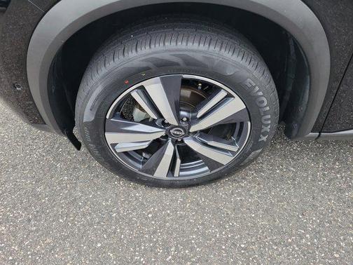 Super Black 2023 Nissan Rogue SL