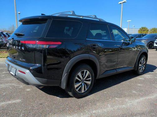 Super Black 2023 Nissan Pathfinder SL 4WD