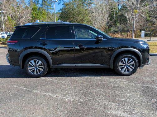 Super Black 2023 Nissan Pathfinder SL 4WD