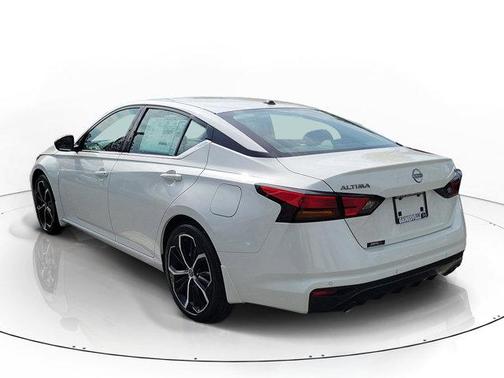 Pearl White Tricoat 2026 Nissan Altima SR FWD