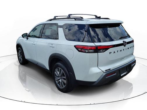 Everest White Pearl Tricoat 2026 Nissan Pathfinder SL