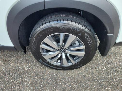 Everest White Pearl Tricoat 2026 Nissan Pathfinder SL
