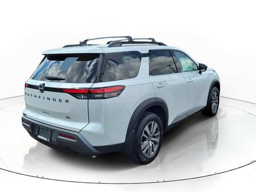Everest White Pearl Tricoat 2026 Nissan Pathfinder SL