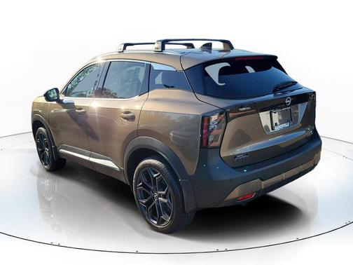 Canyon Bronze Metallic 2026 Nissan Kicks SR