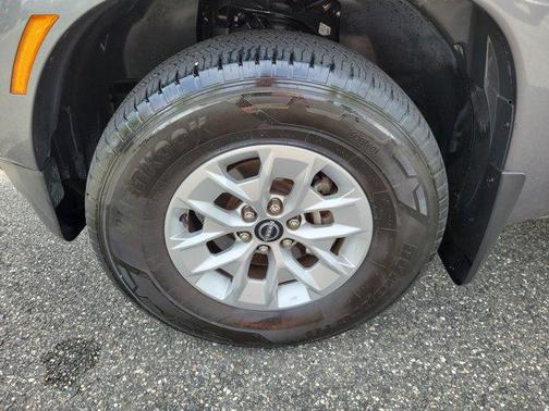 2024 Nissan Frontier SV