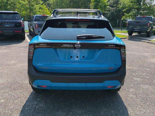 2025 Nissan Kicks SR