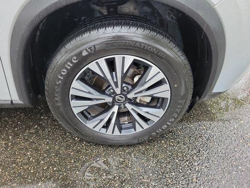 Brilliant Silver Metallic 2021 Nissan Rogue SV