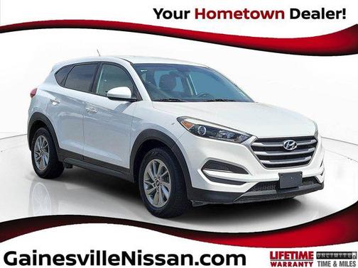 Dazzling White 2018 Hyundai TUCSON SE