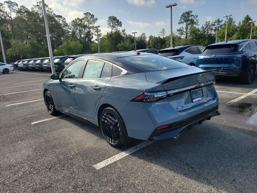 Atlantic Gray Metallic/Super Black 2026 Nissan Sentra SR