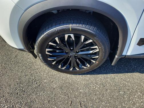 Everest White Pearl Tricoat 2026 Nissan Rogue Dark Armor
