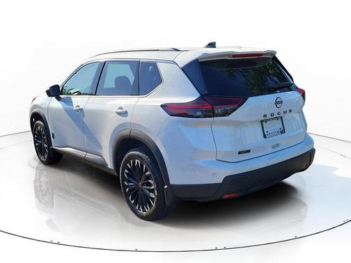 Everest White Pearl Tricoat 2026 Nissan Rogue Dark Armor