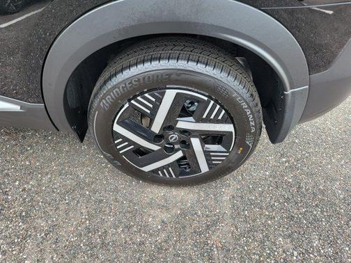 Super Black 2026 Nissan Kicks SV