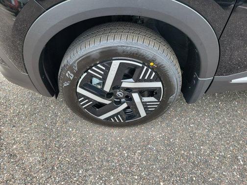 Super Black 2026 Nissan Kicks SV