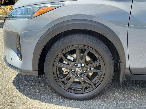 Boulder Gray Pearl 2023 Nissan Kicks SR