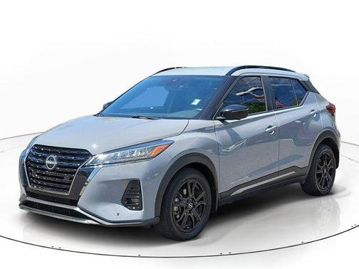 Boulder Gray Pearl 2023 Nissan Kicks SR
