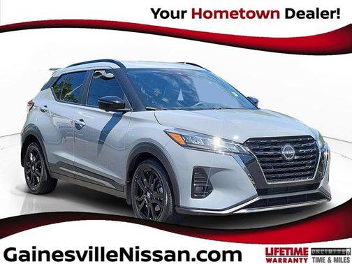 Boulder Gray Pearl 2023 Nissan Kicks SR