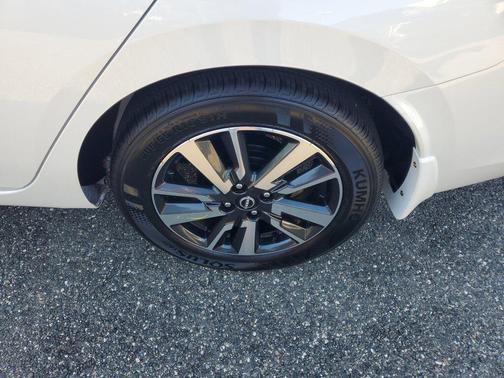Aspen White 2025 Nissan Versa 1.6 SV