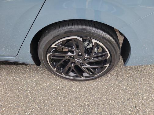 Atlantic Gray Metallic/Super Black 2026 Nissan Sentra SR