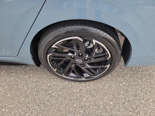 Atlantic Gray Metallic/Super Black 2026 Nissan Sentra SR
