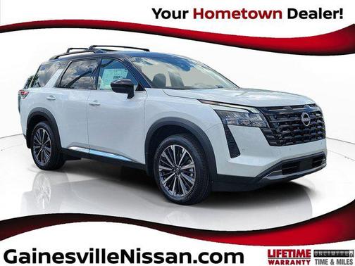 Everest White Pearl Tricoat/Super Black 2026 Nissan Pathfinder Platinum