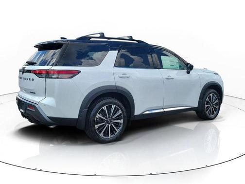 Everest White Pearl Tricoat/Super Black 2026 Nissan Pathfinder Platinum