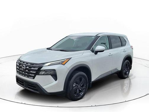 Everest White Pearl Tricoat 2026 Nissan Rogue SV