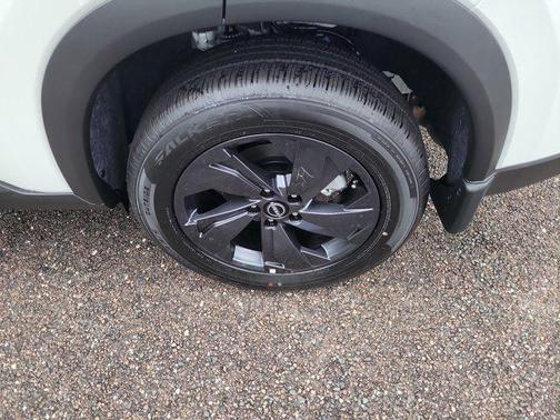 Everest White Pearl Tricoat 2026 Nissan Rogue SV