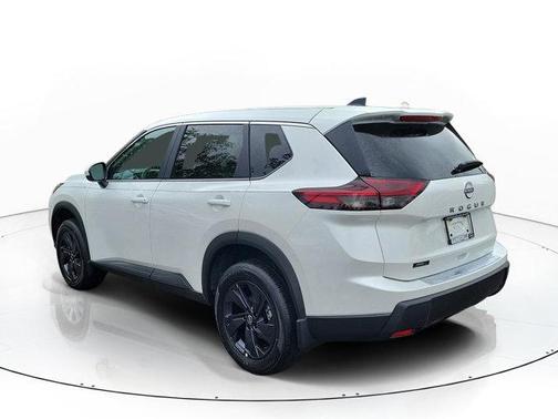 Everest White Pearl Tricoat 2026 Nissan Rogue SV