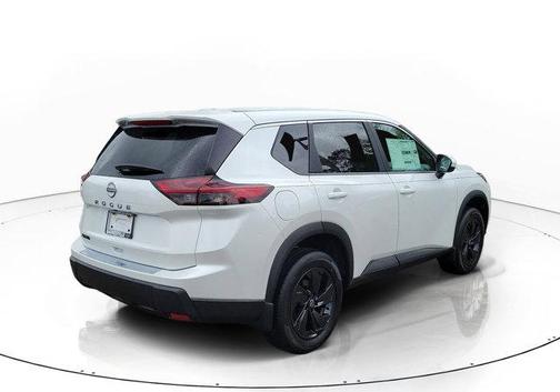 Everest White Pearl Tricoat 2026 Nissan Rogue SV