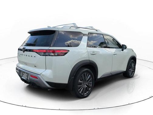 2022 Nissan Pathfinder SL 2WD