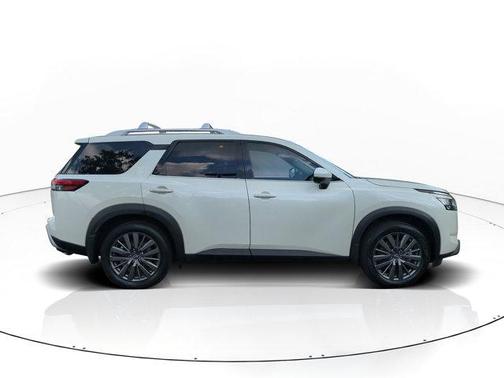 2022 Nissan Pathfinder SL 2WD