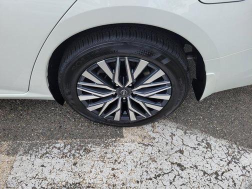 Pearl White Tricoat 2026 Nissan Altima SV FWD