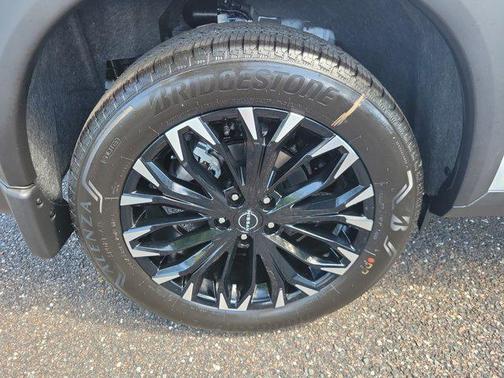 Everest White Pearl Tricoat 2026 Nissan Rogue Dark Armor