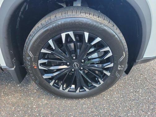 Everest White Pearl Tricoat 2026 Nissan Rogue Dark Armor