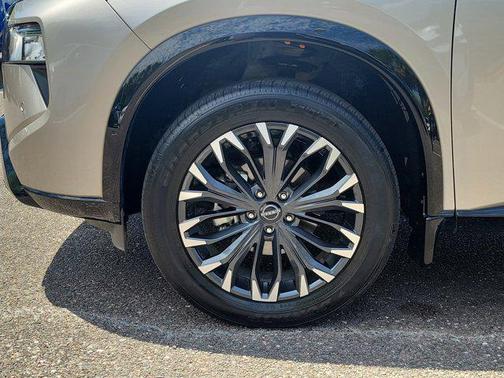 Champagne Silver Metallic 2025 Nissan Rogue Platinum