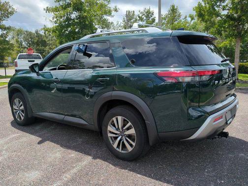 2023 Nissan Pathfinder SL FWD