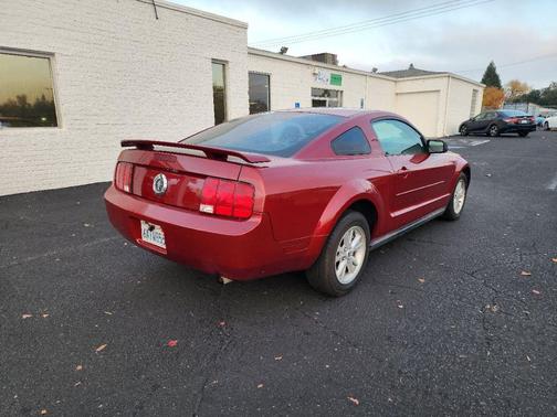 2005 Ford Mustang Deluxe