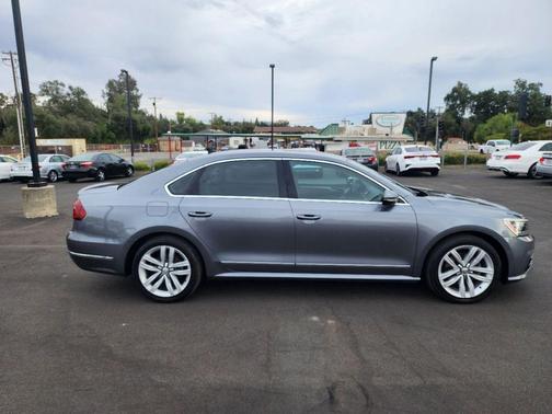 2017 Volkswagen Passat 1.8T SEL Premium