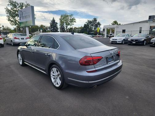 2017 Volkswagen Passat 1.8T SEL Premium