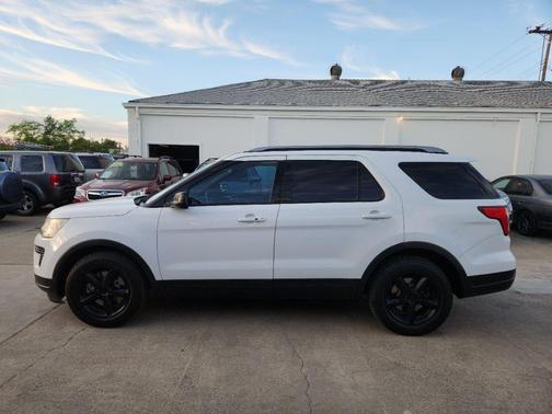 Oxford White 2018 Ford Explorer XLT