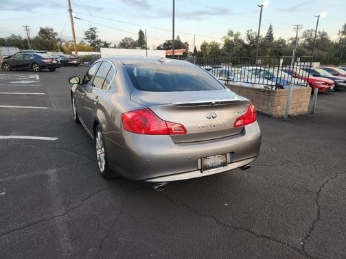 2011 INFINITI G37 Journey